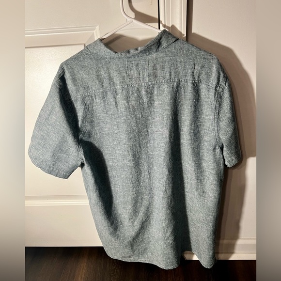 Hollister short sleeve button down - Picture 2 of 4